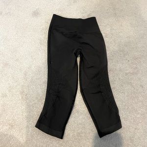 Dark Grey Lululemon cropped leggings